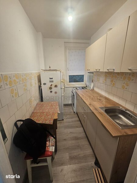 Doua camere de inchiriat vedere spre parc, langa gara, etaj 2